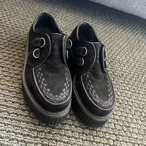 Demonia creeper. Size 8. Color black. 3 inch platform.